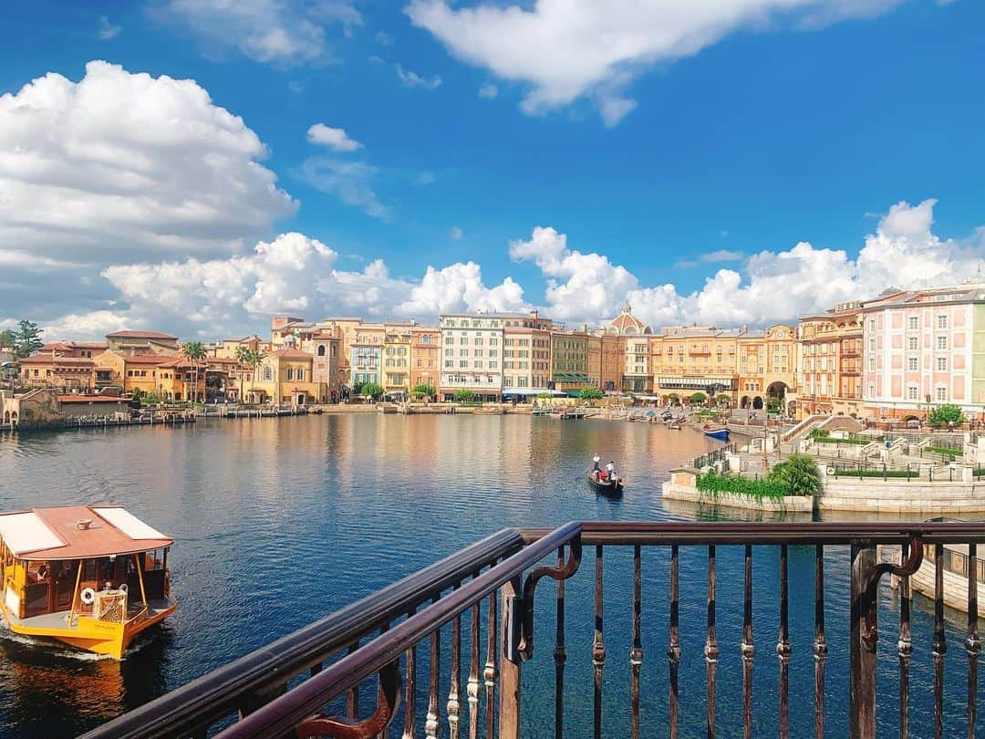 英理香のインスタグラム：「. 最高の眺め🥂💕 . #disney#tokyodisneyresort#tokyodisneysea#beautifulview#beautifulworld #moment#photography#東京ディズニーシー#夏ディズニー#美しい景色#景色最高#ディズニー写真部」