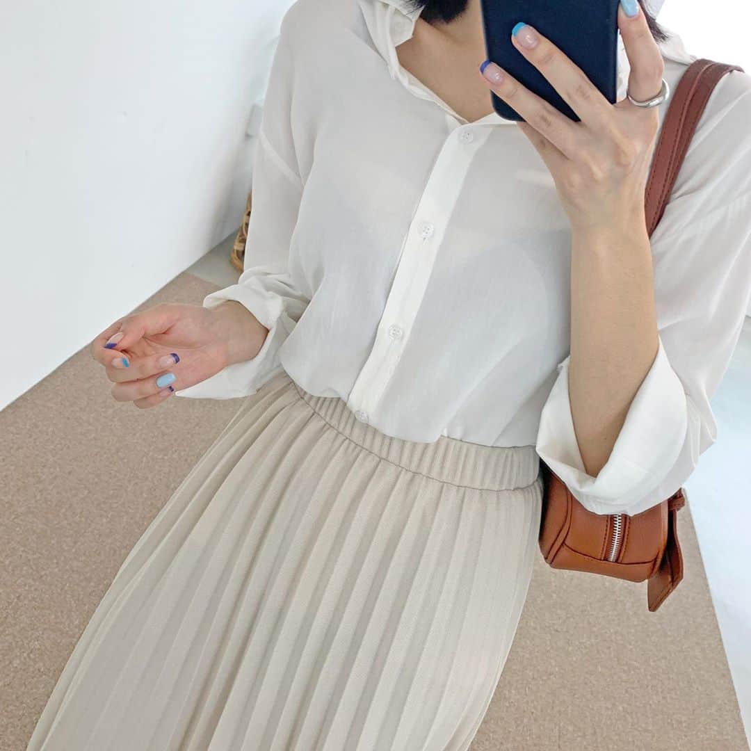 HOTPING公式アカウントさんのインスタグラム写真 - (HOTPING公式アカウントInstagram)「シンプルなデザインでキレイなプリーツスカートです🦋  どの角度から見ても綺麗なシルエット✨  フェミニンなコーデを完成させます🧚🏻  #プリーツスカート#フェミニン#スカート」8月30日 14時15分 - hotping_japan