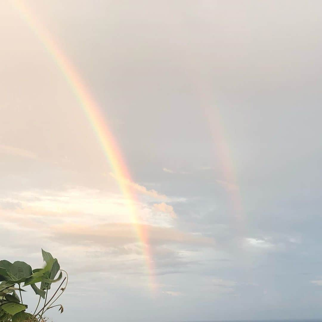 天玲美音さんのインスタグラム写真 - (天玲美音Instagram)「幸運の虹🌈🌈 ダブル レインボー✨ . 先日出逢ったHappy Rainbow🌈 . . #Happysky を皆様にもおすそ分け💕 . . LOVE&SMILE #天玲美音 ☺︎ . #美音の撮る空 #虹 #ダブルレインボー #happyrainbow  #sky #instasky #skyshots  #skyphotography #skycolors  #sky_painters #sky_collection  #sky_lovers #sky_love #sky_view  #雲 #空 #虹色 #ソライロ  #beautiful #rainbow #空好き  #ダレカニミセタイフウケイ #ダレカニミセタイケシキ #ダレカニミセタイソラ #空が好きな人と繋がりたい  #雲が好きな人と繋がりたい  #photography #空の写真   ※お写真の無断転送・転載はご遠慮いただきますよう お願い申し上げます」8月30日 14時17分 - miontenrei