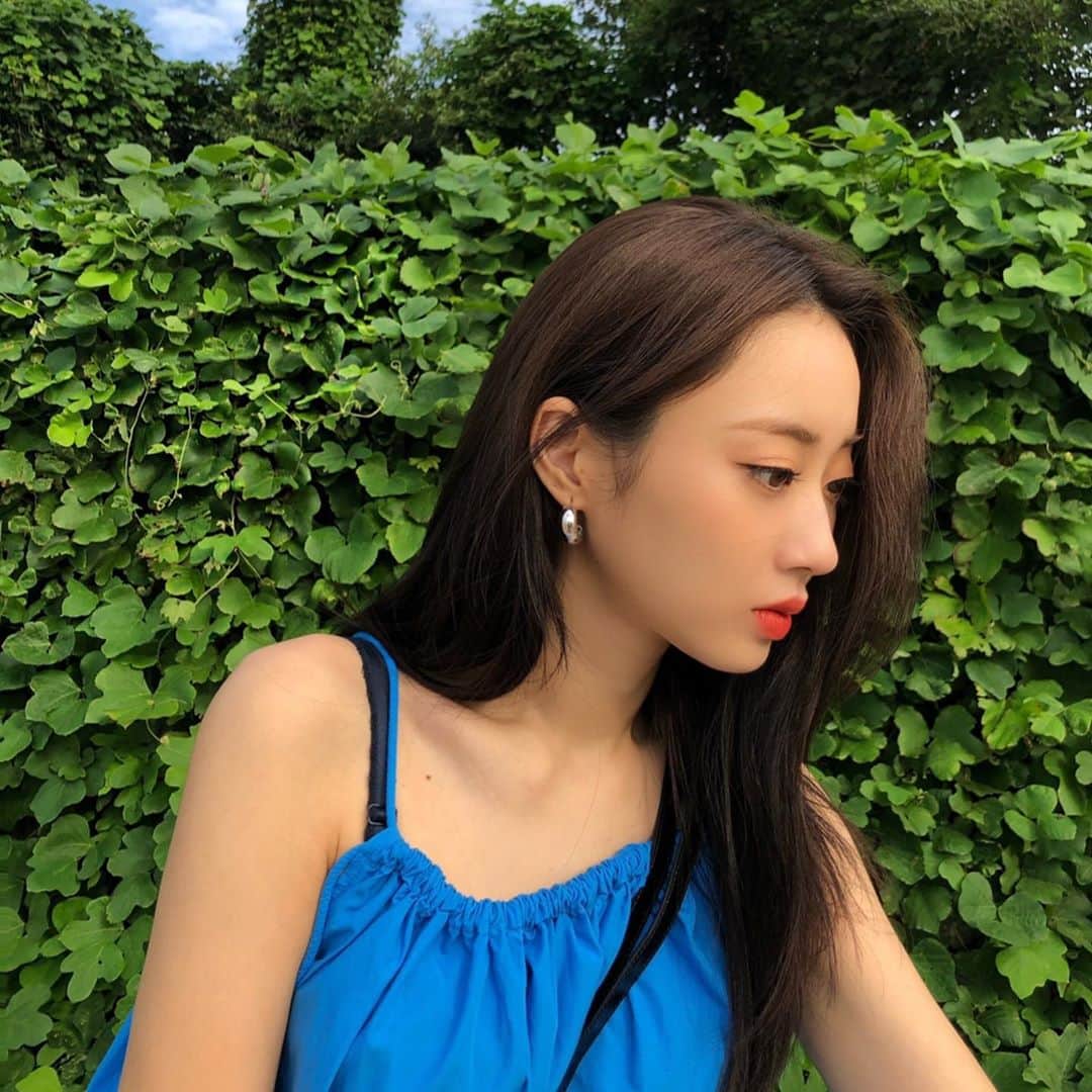 ギョンリ のインスタグラム：「💙고갱님 요청하신 사진을 대령 합니다💙 힘든 시기지만 우리 모두 힘내요🙏🏻」
