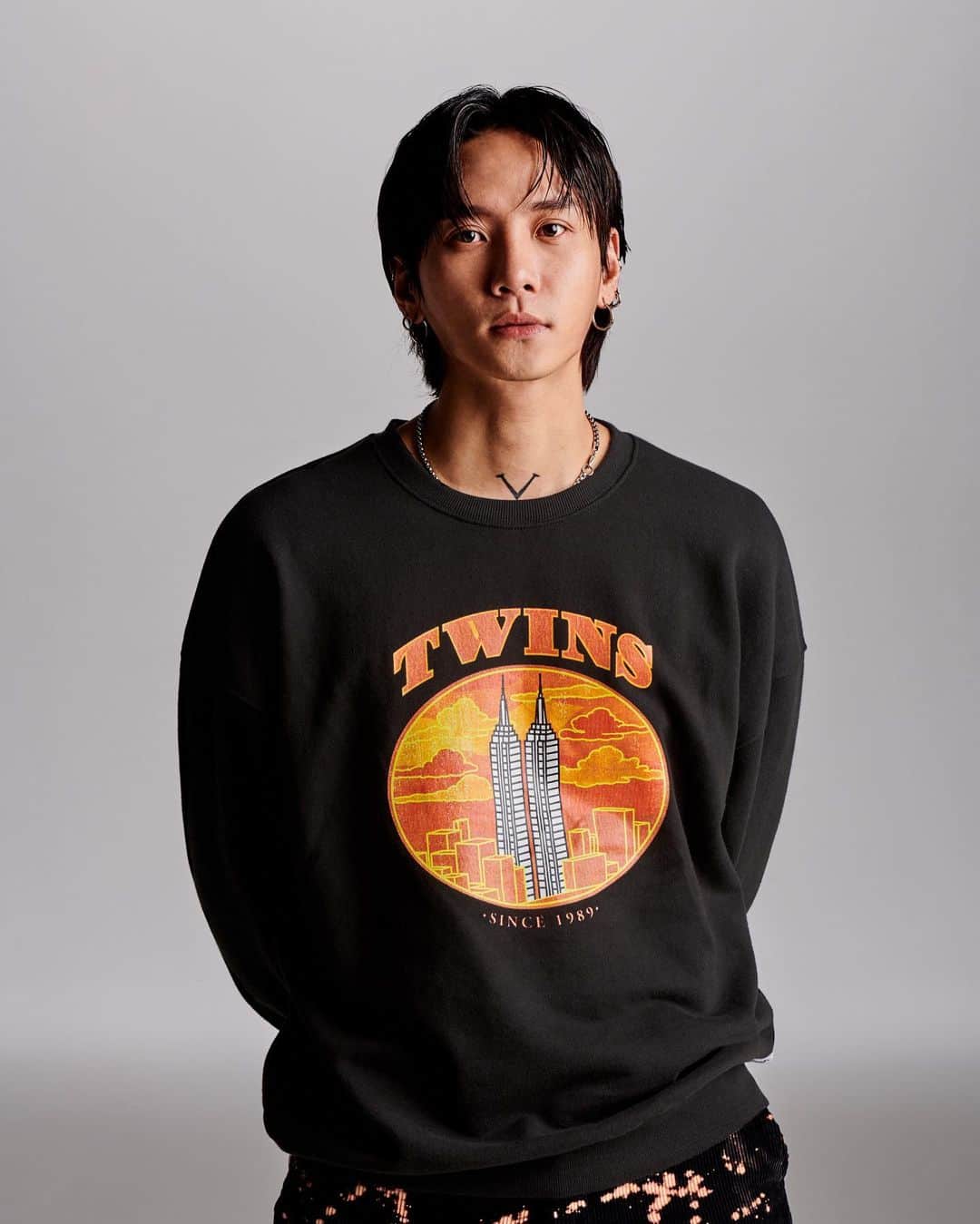 クォン・ヨンドンさんのインスタグラム写真 - (クォン・ヨンドンInstagram)「Twins Tower🏙 @mobler_wear」8月30日 14時38分 - _______youngmoney
