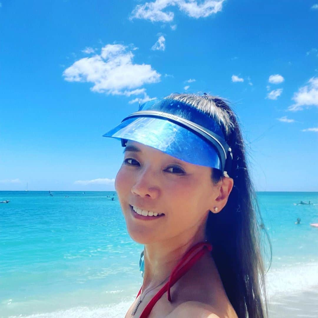 和央ようかさんのインスタグラム写真 - (和央ようかInstagram)「Beach tine 🏖🏊‍♀️👍👍👍🙏😘  さあ、泳ぐよー🏊‍♀️🏖海は最高に綺麗😘😘😘 #takakoworldstylin🌎 #lifestyle #hawaii #yokawao #和央ようか」8月30日 15時16分 - yokawao0215