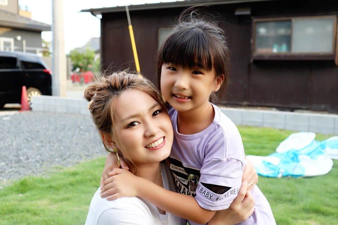 Momoeのインスタグラム：「#happy #家事 #育児 #family #家族 #boy #smile #男の子 #息子 #code #love #lucky #kids #子供 #thankyou #宝物 #ベビー #fashion #follow #心 #縁 #パパ #ママ #家族写真 #男の子ママ #赤ちゃん写真 #photo #子育て #1歳 #flower」