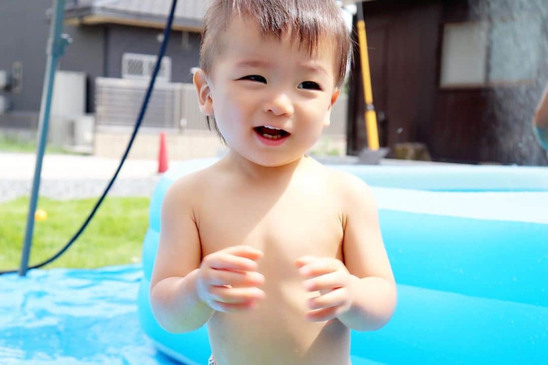 のインスタグラム：「#happy #家事 #育児 #family #家族 #boy #smile #男の子 #息子 #code #love #lucky #kids #子供 #thankyou #宝物 #ベビー #fashion #follow #心 #縁 #パパ #ママ #家族写真 #男の子ママ #赤ちゃん写真 #photo #子育て #1歳 #flower」
