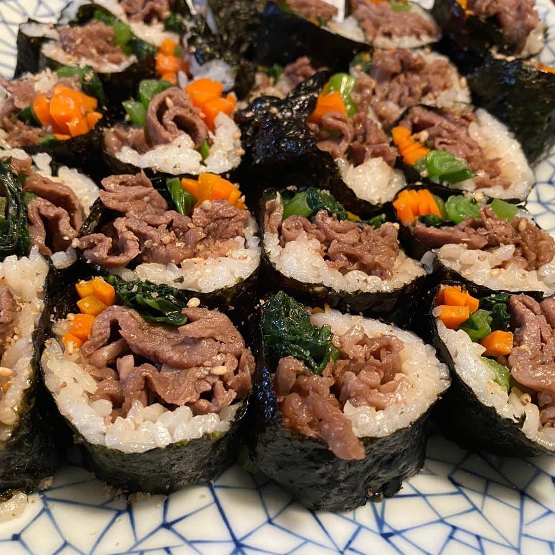 丹野みどりさんのインスタグラム写真 - (丹野みどりInstagram)「先日作ったキンパ。  自分的には60点…  リベンジしよう。  #おうちごはん #ゆうごはん #cooking」8月30日 15時45分 - midorimarron