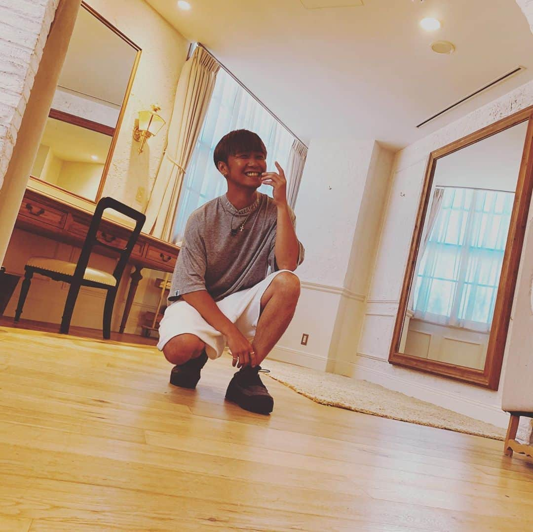 大野雄大さんのインスタグラム写真 - (大野雄大Instagram)「夏物の私服そろそろ封印したい。まだか。。。  #映え #笑」8月30日 15時38分 - da_ice_udai