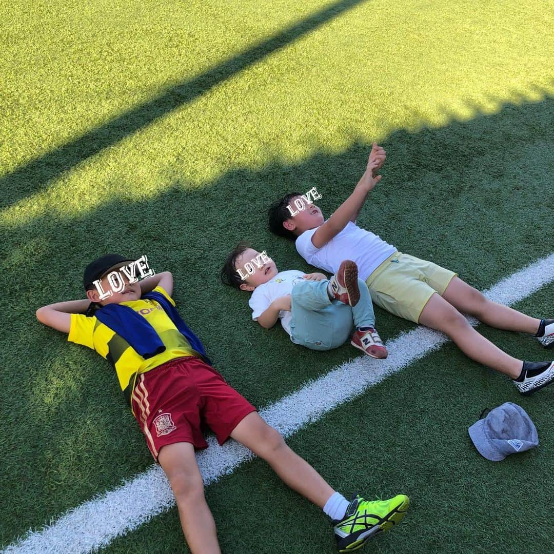 麻生裕子さんのインスタグラム写真 - (麻生裕子Instagram)「ランニングしてサッカーして⚽️公園で遊んで、盛りだくさんの1日😆 外でたくさん体を動かせる事ができた日は、なんだかホッとする親心　笑」8月30日 15時41分 - yukoasoh