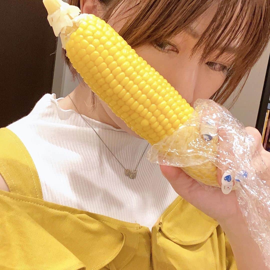兼田恵さんのインスタグラム写真 - (兼田恵Instagram)「今日の服。 役に合わせたはずが、これってとうもろこしカラーじゃない？ 現場でとうもろこし食べてる人初めて見た、と言われました。 そうでしょう。わたしも初めて見た。  #恵味とうもろこし #とうもろこしの精」8月30日 15時51分 - earl_megu