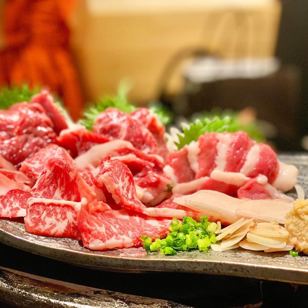 高沢奈苗さんのインスタグラム写真 - (高沢奈苗Instagram)「. 8月に渋谷に新しくできた @soumatou11 🐴❤️ . みんなで行ってきました💡 三茶のうまえびすで馬肉の美味しさを知り、走馬灯は系列店ということで、やはり安定の美味しさだった😍 . 店内も綺麗でコロナ対策もバッチリ！ . . わたしのおすすめは2枚目のトロタクです😋💛 . . . #走馬灯 #馬肉 #馬肉専門店 #ゴルフ仲間 #ヘルシー」8月30日 15時56分 - nanaetakasawa