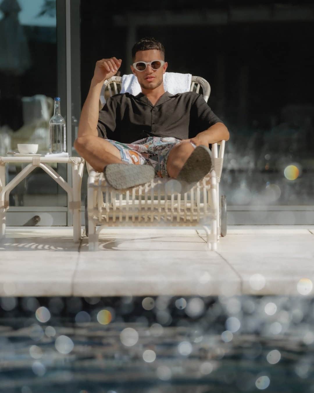 MR PORTERのインスタグラム：「The right sunglasses = instant holiday vibes ☀️ Make like Mr @ashton_gohil here, opt for a statement pair and lounge by the pool in style. No pool? Maybe pull out some of your favourite old vacation snaps—because holidaying is a state of mind. #MRPORTERLongWeekend」