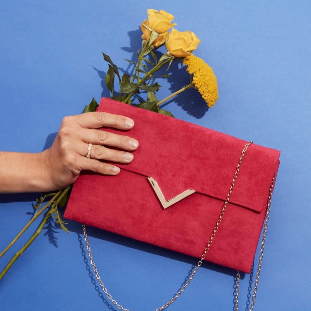 アクセサライズのインスタグラム：「WIN two £50 vouchers - one for you and one for a friend 🎉   All you have to do is: Like this post Comment below tagging the friend who brightens your day!​  Closing date: Thursday 3rd September 11am Tap the link in the bio for full terms and conditions  #Accessorize」