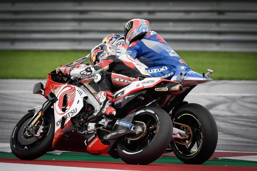 MotoGPさんのインスタグラム写真 - (MotoGPInstagram)「How close do you like it? 💥 #AustrianGP 🏁 #MotoGP #Motorcycle #Racing #Motorsport」8月30日 16時00分 - motogp