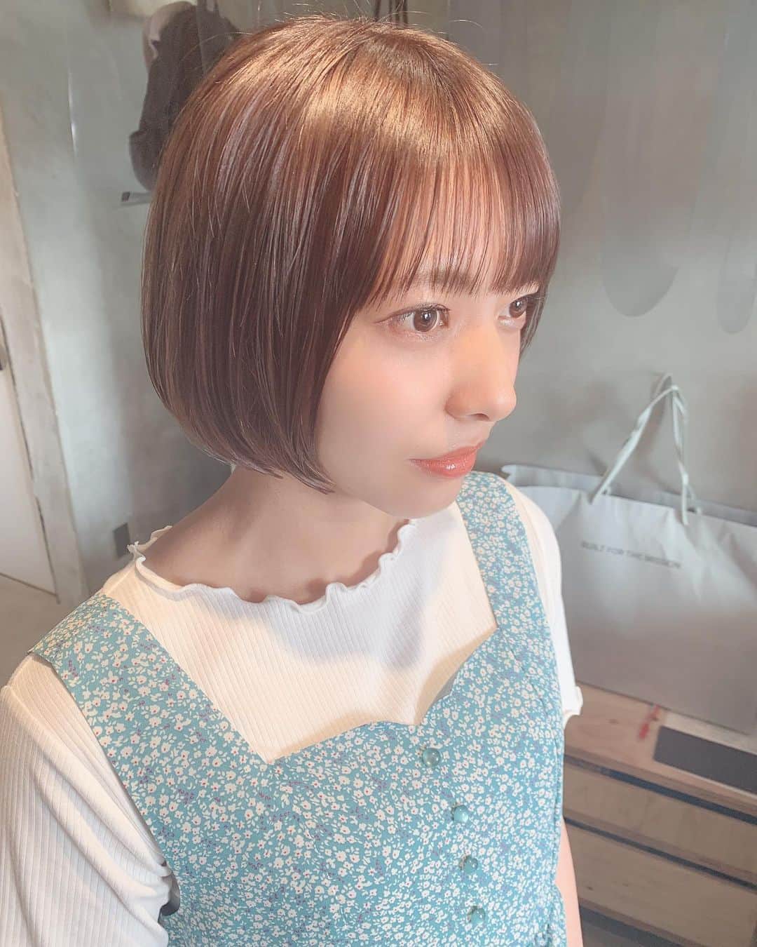 徒然みおれのインスタグラム：「New Hair♥  大好きなラベンダーカラー 入れてもらいました💜  カットも可愛い♥  #髪色 #髪型 #ヘアカラー #ヘアスタイル #ショートヘア #ショートカット #ショートボブ #ラベンダーカラー #前髪 #hairstyle #haircolor #newhair」