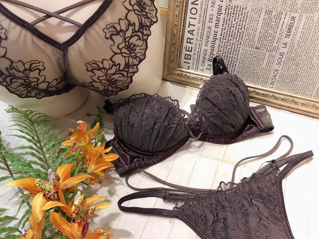 Ravijour札幌4丁目プラザ店のインスタグラム：「#onsale   本日はプチバストさんでも盛れる #ペタルホットリフト のご紹介です✨ 詳しくはブログへ✈  #ラヴィジュール #ravijourstaff  #ravijoursapporo  #ravijour_official」