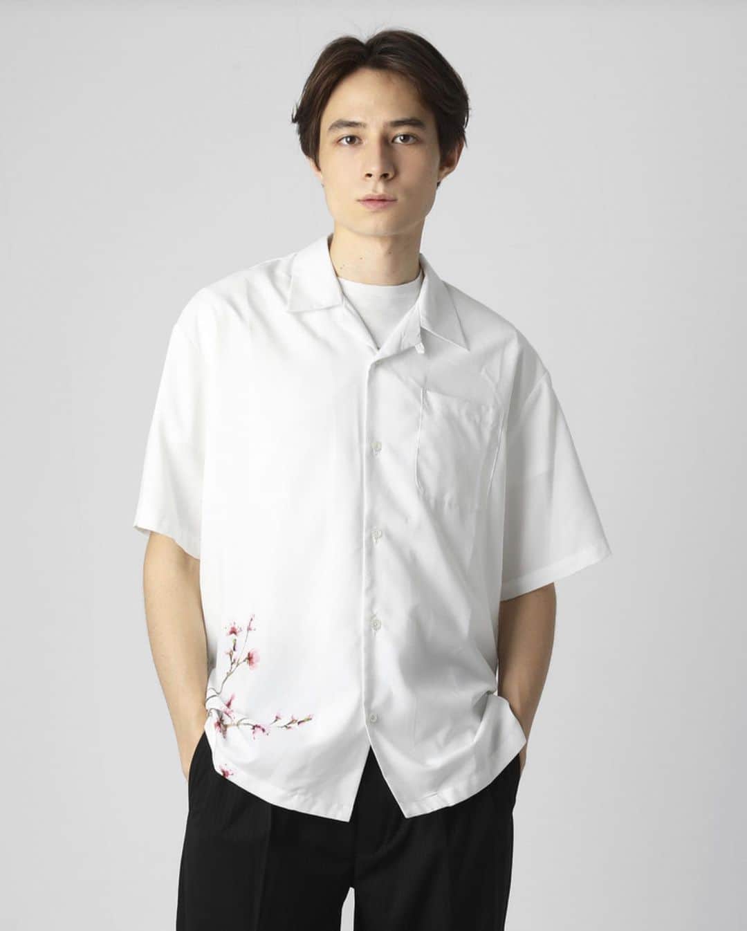 ヴァンキッシュさんのインスタグラム写真 - (ヴァンキッシュInstagram)「■ SAKURA Full Bloom short sleeve Open collar Shirt[VWS004] Color:White/Black Size:M/L ㅤㅤㅤㅤㅤㅤㅤㅤㅤㅤㅤㅤ Shop link bio！ ——————————————— ‪#VANQUISH #vanquishjp」8月30日 16時17分 - vanquishjp