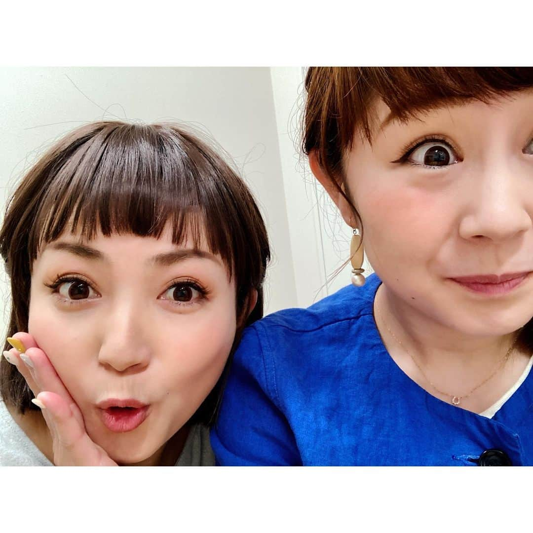 村上めぐみさんのインスタグラム写真 - (村上めぐみInstagram)「. #えみりィー　さんと毎週元気に会える喜び♡ . . . みんな元気が一番‼︎ にしても…えみりィーさんの まつ毛フサフサ。←♡ さすがグレイス 　@grace_eyelash_  私も行かねば🤪‼︎ . . . #村上めぐみ #熊本 #タレント  #先輩 #後輩 #pr #まつげエクステ」8月30日 16時26分 - megumi010227