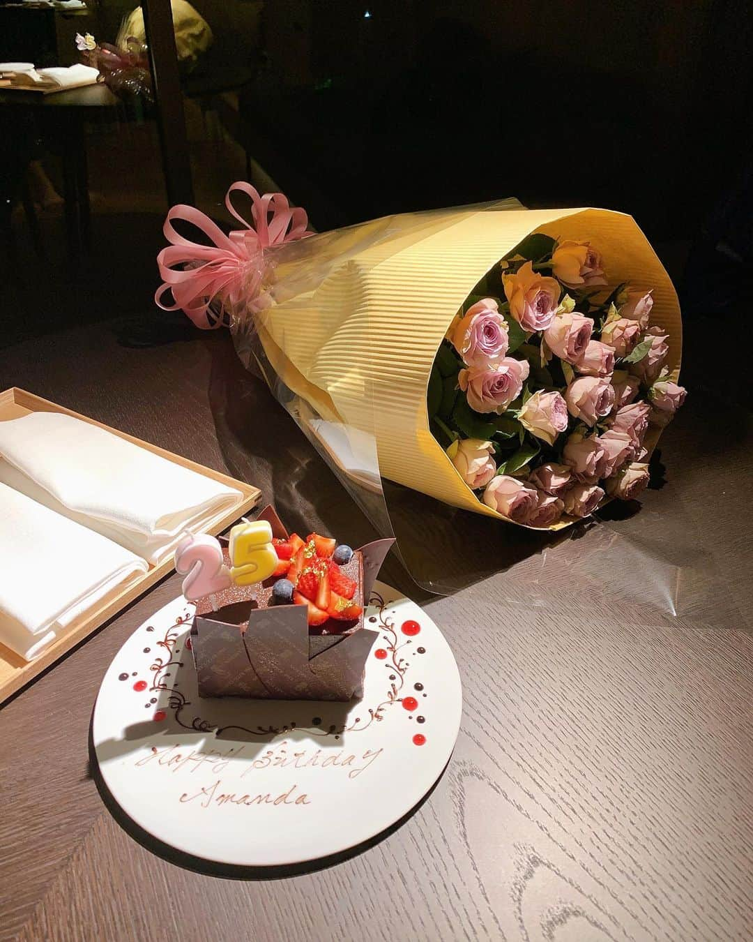 梅園アマンダさんのインスタグラム写真 - (梅園アマンダInstagram)「8月27日、お誕生日でした！ とっても素敵なbirthday weekでした。記憶の破片達(写真)は、ぼちぼち載せていこうと思います。  25歳は、もう20代前半とは言えなくなる歳なので、辛いものがありました。自分の夢は叶えていっているけど、時空には逆らえない事実と、まだ精神的に年齢不相応な気がして誕生日当日は涙してしまいました。とはいえ、年々とより濃い日々を送っていて、今後とも様々なことに挑戦し続けて、成長し続けたいと今まで以上に思います。  ということで、 今年も素敵な誕生日を過ごさせてくれた彼に感謝です。いつも優しさの塊をありがとう🌹😽 去年のサムイ島のリッツを超えられる体験になるか、2人でドキドキしていましたが、日光(中禅寺)はとーってつもなく最高でした。紅葉シーズンにもまた訪れたい！」8月30日 16時26分 - __amanda8__