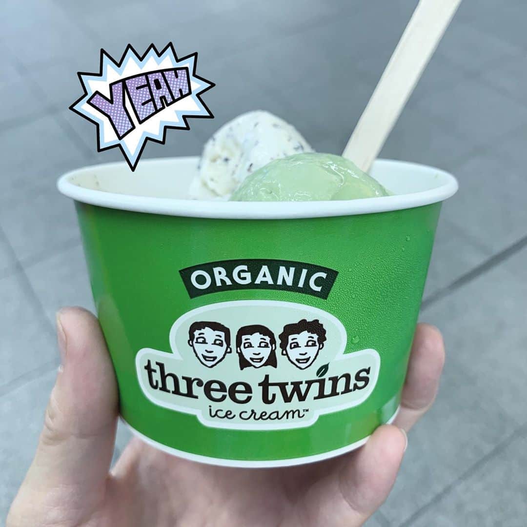 岸本佳子さんのインスタグラム写真 - (岸本佳子Instagram)「Three Twins Ice Cream 🍦 オーガニックのアイスだから罪悪感ゼロ。暑いから我慢せずにトリプル食べました。初めて食べたけど美味しい🌈  #ThreeTwinsIceCream #sweet #icecream #organic」8月30日 16時32分 - yoshico_kishimoto