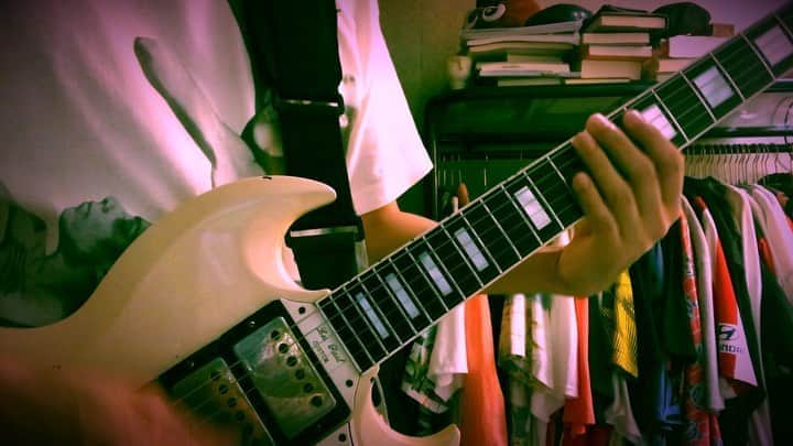 小野武正のインスタグラム：「Sooooocial / Alaska Jam  アラスカのソーシャル1番Aメロのカッティングをつないでくぅ!!! 曲名のoの数はじめて数えました。。。 それにしても昨日はギヤくんと呑み過ぎたな。。、  #わしつなぎ #alaskajam #芸能人御用達わしプリ」