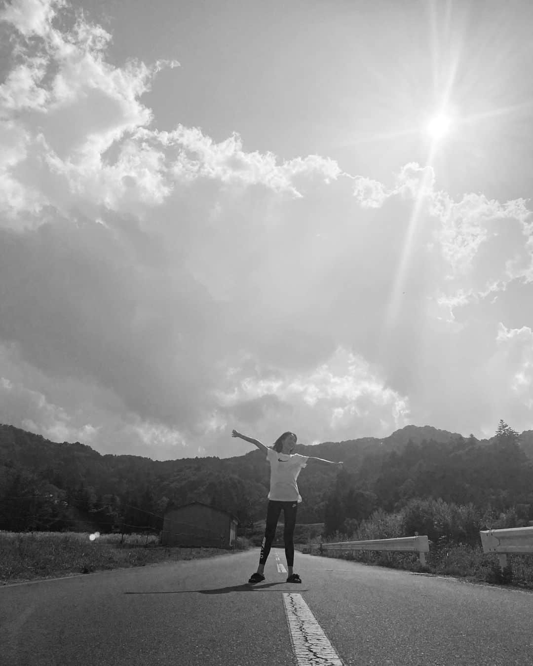 片山麻紀子さんのインスタグラム写真 - (片山麻紀子Instagram)「. 深呼吸〜🤤✨🌞🌤﻿ ﻿ ﻿ お昼から雨とか言って﻿ 全然降らない﻿ ﻿ わがままな軽井沢のお天気。﻿ ﻿ ぽんとお散歩いこーっと。﻿ ﻿ ﻿ #夏が終わるね」8月30日 16時55分 - akiko810k
