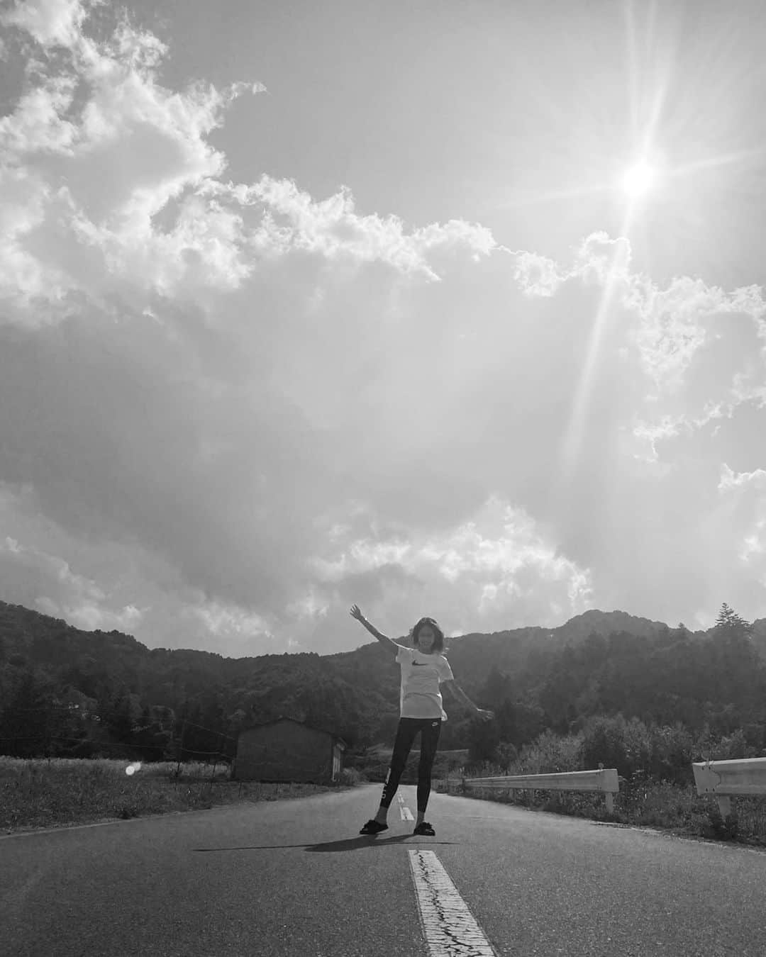 片山麻紀子さんのインスタグラム写真 - (片山麻紀子Instagram)「. 深呼吸〜🤤✨🌞🌤﻿ ﻿ ﻿ お昼から雨とか言って﻿ 全然降らない﻿ ﻿ わがままな軽井沢のお天気。﻿ ﻿ ぽんとお散歩いこーっと。﻿ ﻿ ﻿ #夏が終わるね」8月30日 16時55分 - akiko810k
