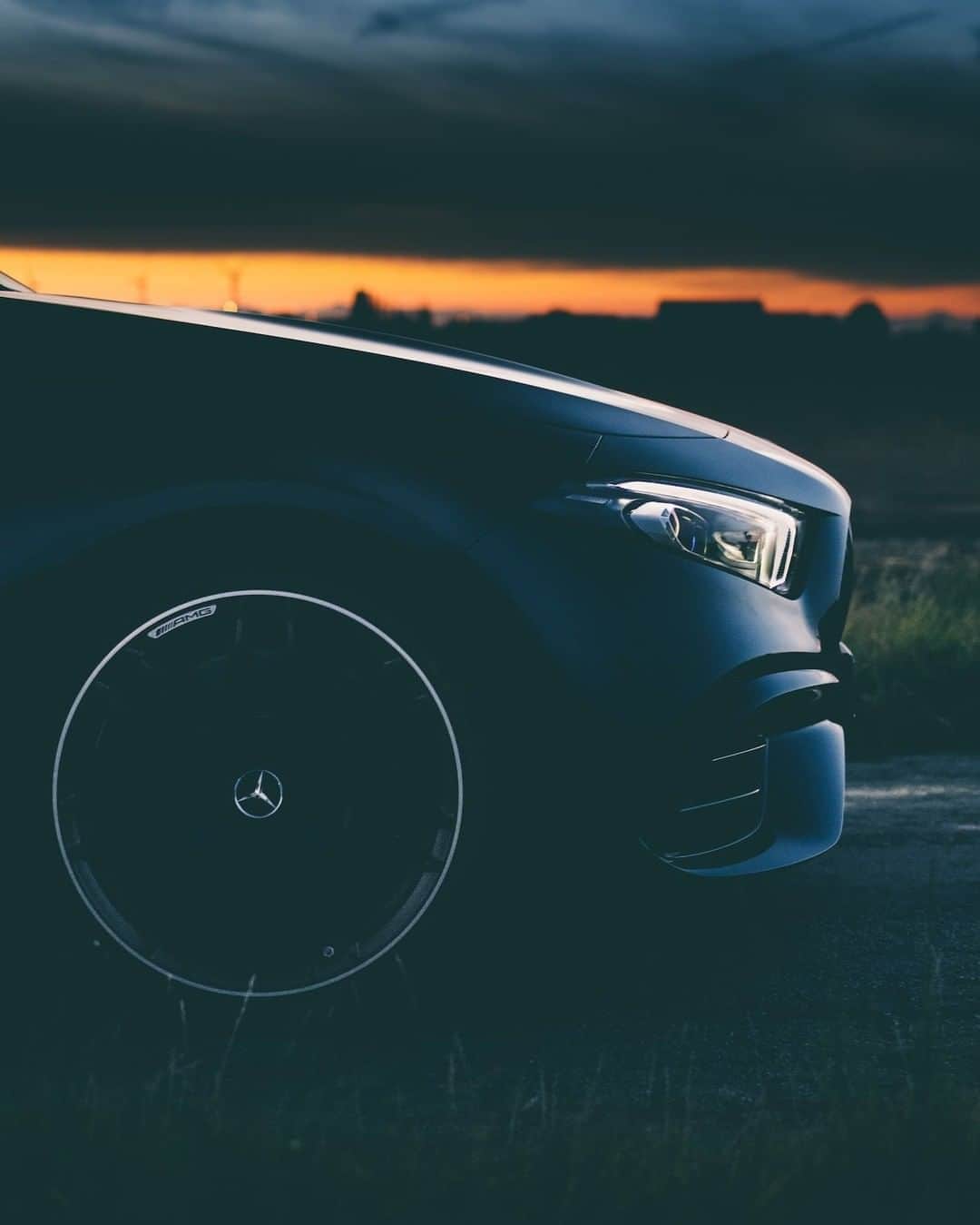 Mercedes AMGさんのインスタグラム写真 - (Mercedes AMGInstagram)「[Kraftstoffverbrauch kombiniert: 8,4–8,3 l/100 km  CO₂-Emissionen kombiniert: 192–190 g/km  amg4.me/efficiency-statement  Mercedes-AMG A 45 S 4MATIC+ Kompaktlimousine]  Highlighting all the beautiful details of this hot hatch.  📷 @gielsweertvaegher   #DrivingPerformance #MercedesAMG #A45」8月30日 17時00分 - mercedesamg