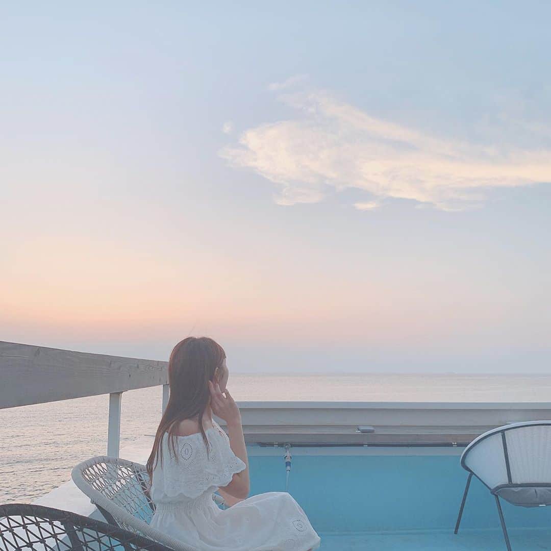のインスタグラム：「.  .*･ﾟ𓆉𓆡𓇼𓆉　.ﾟ･*.  淡路島のサンセット  雲が翼みたいな形になってました໒꒱  .*･ﾟ𓆉𓆡𓇼𓆉　.ﾟ･*.  .  #淡路島 #淡路島カフェ #awajishima  #兵庫 #兵庫県  #海 #海が好き #オーシャンビュー  #ocean #oceanview #sea  #サンセット #sunset #sunset_pics  #空 #空が好きな人と繋がりたい #sky #skylovers #skyphotography #夕焼け空 #夕焼け #癒し #癒しスポット  #写真好きな人と繋がりたい #写真部  #photography #photo_jpn #picture  #エモい #綺麗な景色」