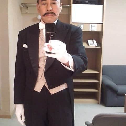のインスタグラム：「ヒゲ　3 #モト冬樹#ハロードーリイ#ミュージカル# ちょっと紳士だね」