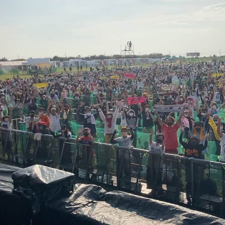 桜井誠のインスタグラム：「RUSHBALL2020 今年最初で最後の夏フェス 思いっきり楽しませてもらいました！ コロナ渦でここまで止まったままの職業は数える程だと思います。 我々も知恵を絞り、少しずつ在りし日のステージを取り戻すために動き出さなければ。 皆さんの安全を可能な限り確保しつつ、エンターテイメントを提供できるよう、試行錯誤していきましょう！ そのきっかけを作ってくれたRUSHBALLに心から感謝を！ #dragonash #RUSHBALL2020 #夏フェス」
