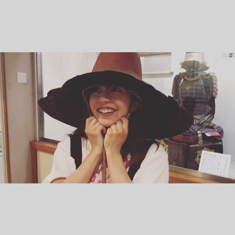 茜結のインスタグラム：「番組ヒット祈願で 川越歴史博物館へ！  お目当ては 被ると願いが叶う！？ 織田信長の兜！  弓矢も体験！ 昔の日本人は超力持ち！  #茜結 #川越 #歴史博物館 #織田信長 #兜 #弓矢  #那須与一 #酒呑童子  #YouTube #茜結#女優  #賞味期限は食べ頃ですグラドル #ミニマム #グラビアアイドル #大人可愛い #maturemodel #urecco #Bitter #グランプリ  #グラビア #1ミリでもいいなと思ったらRT  #フォローしてね #女優 #グラビアアイドル #フォロワー増やしたい #酒呑童子 #日本史 #歴史 #歴史好きな人と繋がりたい #教育動画 #youtuber #youtube」
