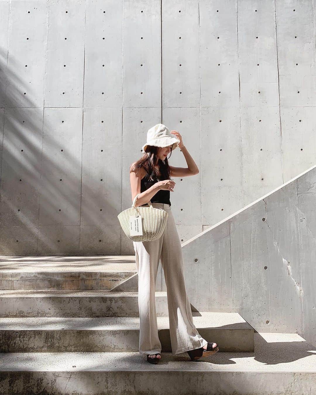 小川陽香さんのインスタグラム写真 - (小川陽香Instagram)「私服🧡 ㅤ めっちゃ足長効果のあるリネンパンツ、 背が高く見える～🥺✌🏻(気がする) @rustal_official の♡ ㅤ たまにはこういう感じもありね😚 ㅤ ㅤ #ootd #fashion #code #rustal #dayoff #コーデ #ファッション #リネンパンツ #ラスタル #バケットハット #カゴバック #155cmコーデ #私服 #私服コーデ」8月30日 22時45分 - _haruka824
