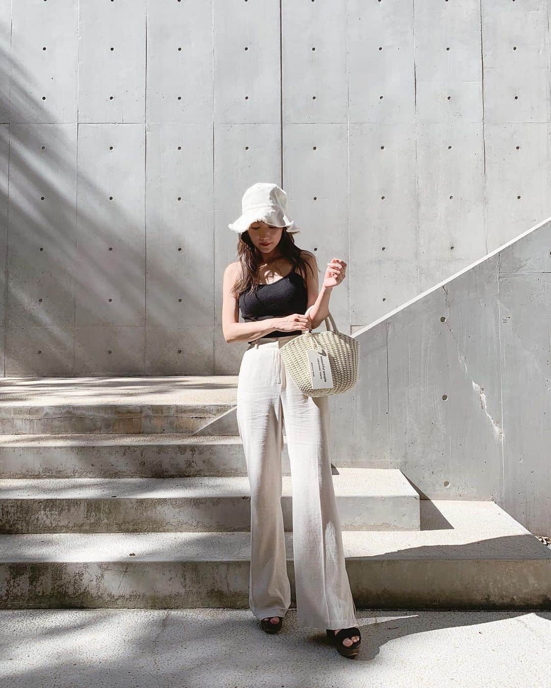 小川陽香さんのインスタグラム写真 - (小川陽香Instagram)「私服🧡 ㅤ めっちゃ足長効果のあるリネンパンツ、 背が高く見える～🥺✌🏻(気がする) @rustal_official の♡ ㅤ たまにはこういう感じもありね😚 ㅤ ㅤ #ootd #fashion #code #rustal #dayoff #コーデ #ファッション #リネンパンツ #ラスタル #バケットハット #カゴバック #155cmコーデ #私服 #私服コーデ」8月30日 22時45分 - _haruka824