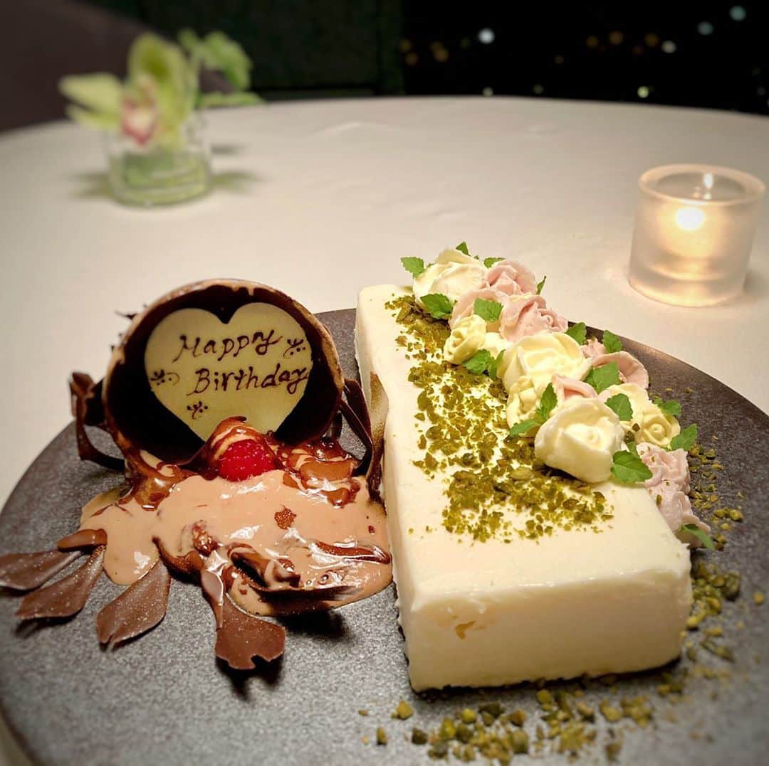 azumiのインスタグラム：「皆さま、昨日はたくさんの お誕生日メッセージをありがとうございました😊年を重ねるごとに大切な時間が増えていくように、楽しく丁寧に過ごしていきたいなと思うこの頃です。 来月からは念願のビルボードライブ東京と大阪のライブがあります。皆さんにお会いできるのを楽しみにしております✨  昨夜は6月にオープンしたばかりの大手町のプレーガ東京さんへ。日本の食材を丁寧に扱ったお料理はとても美味しく、どんどん変化する香りと味覚が華やかで楽しかったです。ペアリングのワインも相性が素晴らしく、最高の美味しい時間でした。シャンパンやケーキもありがとうございました😊 #plaigatokyo #billboardlivetokyo #billboardliveosaka  #wyolica #829生まれ」