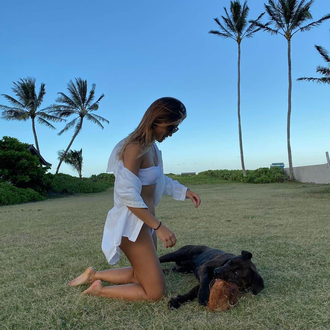エビアン・クーのインスタグラム：「I want a dog 😭🐕 he made me so tired,  I’m going to bed before 10 tonight. Having a pet during a lockdown, I think it definitely helps, now I see why everyone is adopting a dog. Should I adopt one too? Just jk!」