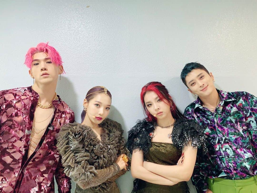 K.A.R.Dさんのインスタグラム写真 - (K.A.R.DInstagram)「[#KARD] 2020.08.30 SBS 인기가요 #GUNSHOT🔫  #BM #JSEPH #SOMIN #JIWOO #비엠 #제이셉 #전소민 #전지우 #SBS #인기가요」8月30日 17時24分 - official_kard