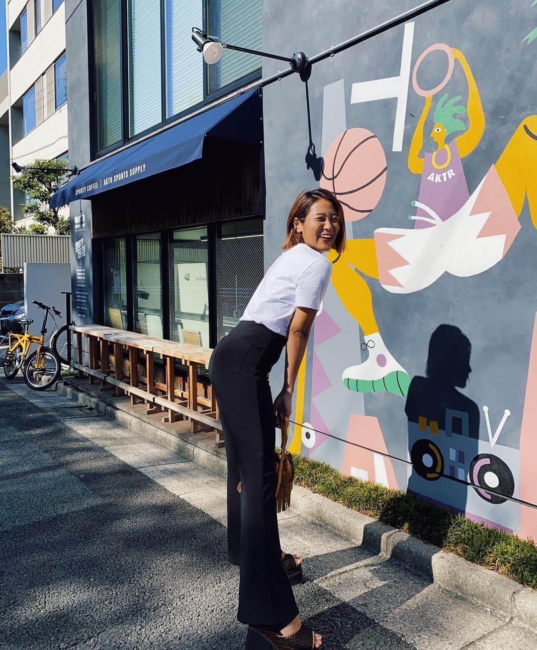 上野智子さんのインスタグラム写真 - (上野智子Instagram)「@searoomlynn_official の愛用パンツ。去年はブラウン、今年はブラック❤︎ #searoomlynn #sportycoffee」8月30日 17時48分 - tomokoueno