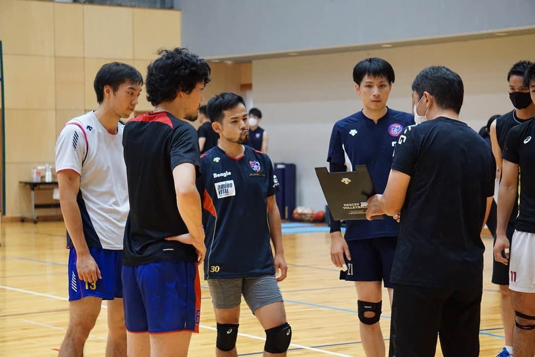 平田亮介さんのインスタグラム写真 - (平田亮介Instagram)「Vリーグ開幕まで50日を切りましたね〜☺️ FC東京は強化練習中😎💪 少し休んでまた練習に打ち込みます🤟 強化練習期間は通訳のルシアノの特製ランチプレート🇧🇷🇯🇵 ボリューム満点で最高に美味かった！！またお店にも食べに行かないとだ🍽  #FC東京 #fctvb #volleyball #平田亮介」8月30日 17時50分 - ryosukehirata