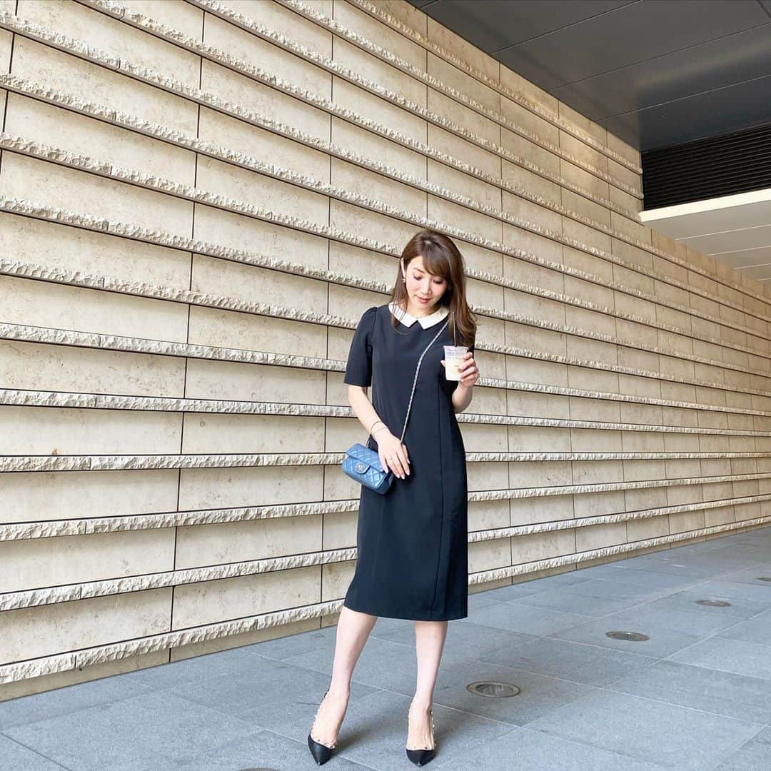 吉田美紀さんのインスタグラム写真 - (吉田美紀Instagram)「・ ・ あつーい日曜日でした☀️ 冷たいものを飲み過ぎてお腹たぽたぽ。。 ・ 待望のワンピースが完成したので早速♬ インスタに新しくリールという機能ができたので （ひとつ前の投稿）使ってみるも 使い方と他との使い分けが分からないなぁ🤔 ・ あっという間の週末… さっ！明日からまた頑張ろう･:*+. ・ ・ onepiece→#lialapg pumps→#valentino bag→#chanel ・ ・ #onepiece #coordinate #outfit #ootd #look #style #fashion #wardrobe #instagood #instafashion #コーディネート #ファッション #ママコーデ #ママコーディネート #ママファッション #ワンピース #襟つきワンピース #白襟ワンピース」8月30日 17時53分 - miki__yoshida