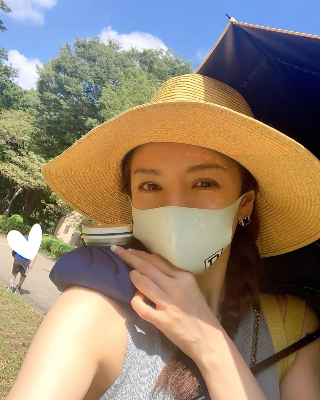 美香さんのインスタグラム写真 - (美香Instagram)「ひんやりグッズ☀️ （肩に乗せてるのは氷嚢）」8月30日 17時54分 - mikaofficial99