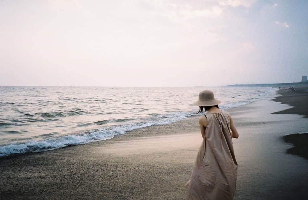 志田彩良のインスタグラム：「海までお散歩🚶‍♀️」