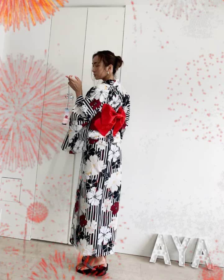 のインスタグラム：「1人お家夏祭り🎇 浴衣着てみました♡♡ どう？新鮮でしょ？🤭🤭🤭」