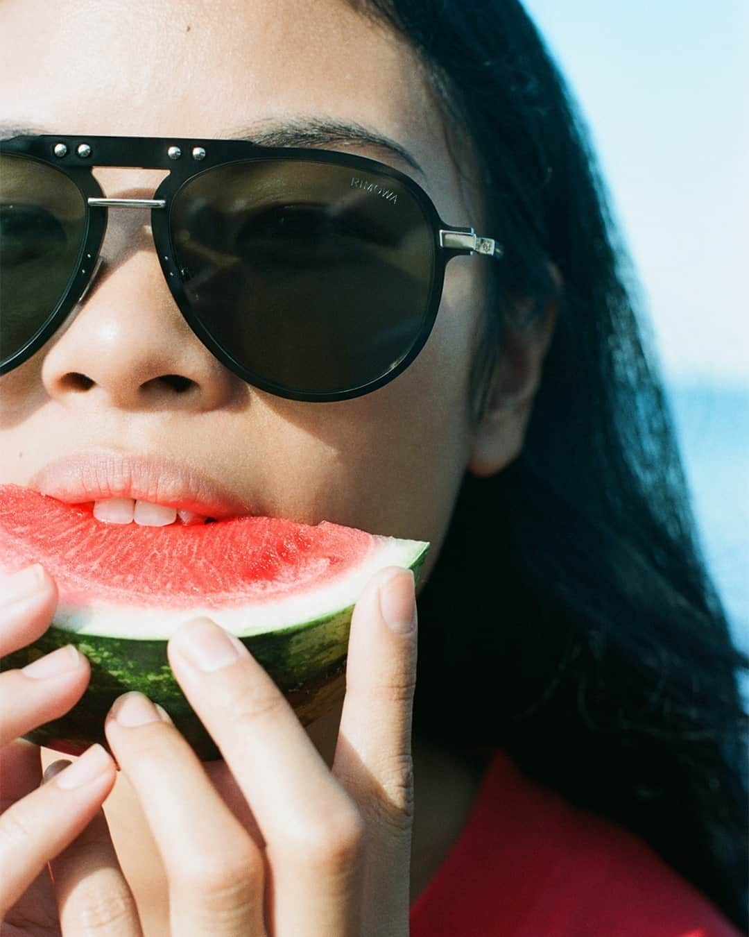 リモワさんのインスタグラム写真 - (リモワInstagram)「“Summer Flings” photographed by Zhenya and Tanya Posternak in New York State, Summer 2020.⁣ ⁣ ⁣ ⁣RIMOWA Eyewear Bridge Pilot in Black Smoke, available in stores and at RIMOWA.com.⁣ ⁣⁣ ⁣#RIMOWA #RIMOWAeyewear」8月30日 18時00分 - rimowa