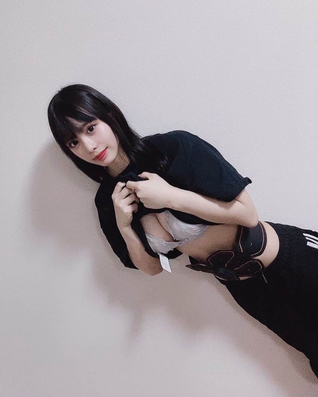 のインスタグラム：「シックスパッドしてみた！ ずっと腹筋プルプルしてて楽しかったあ〜😂💓 . . . . . . #シックスパッド #腹筋女子 #筋トレ女子  #フィットネス女子 #グラドル　#グラビア　#グラビアアイドル　#くびれ　#ポトレ #ポトレの世界 #ポートレート #撮影会 #撮影会モデル　#sexy #portrait #beauty #model #japanesegirl #日本的 #性感內衣 #性感 #内衣 #奶 #泳衣 #粉我 #좋아요 #좋아요반사 #좋아요그램 #좋아요환영」