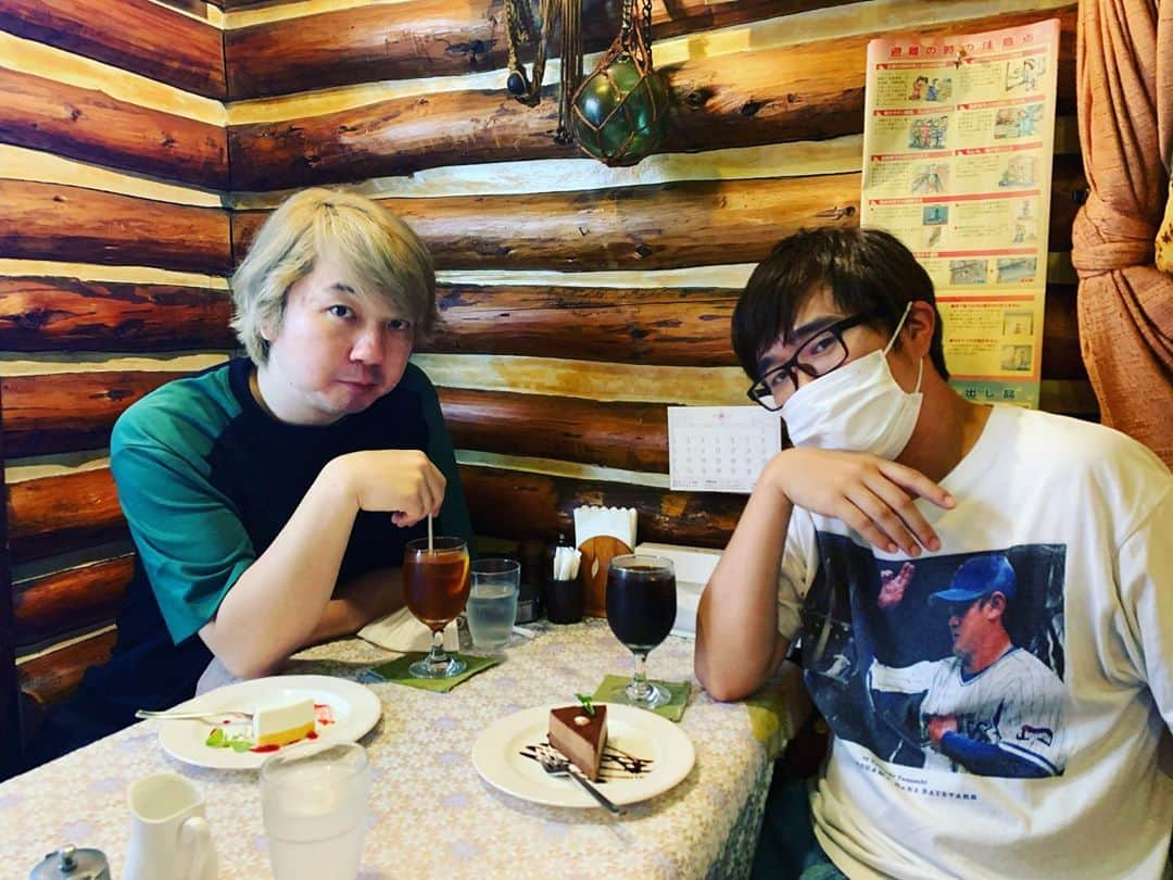 菅原好謙さんのインスタグラム写真 - (菅原好謙Instagram)「お茶をしばかせてもらいました  #大宮 #ラバーガール #ラバーガール飛永　さん #三四郎 #三四郎相田　さん #連れてってもらいました #15分くらい #歩いて見つけた #喫茶店 #サイコー #大宮ソニックシティ #1年前 #YUKIの #ライブを見に行きました #わーい #トンツカタンお抹茶 #トンツカタン #母船」8月30日 18時18分 - omacyattt