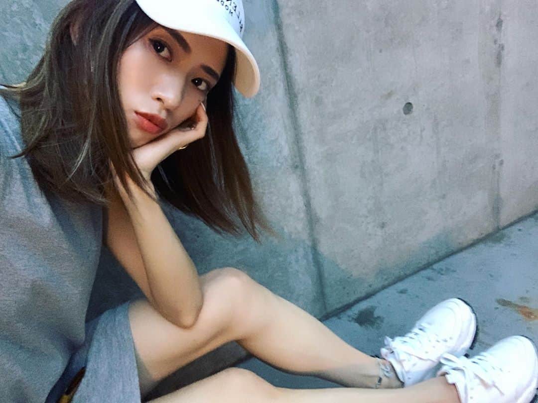 柳めぐみのインスタグラム：「. . スポーティーなスタイルも好き。 . #outfit #wardrobe  #adidas  #balenciaga  #pierrehardy #スポーティースタイル #mystyle #ワンピース」