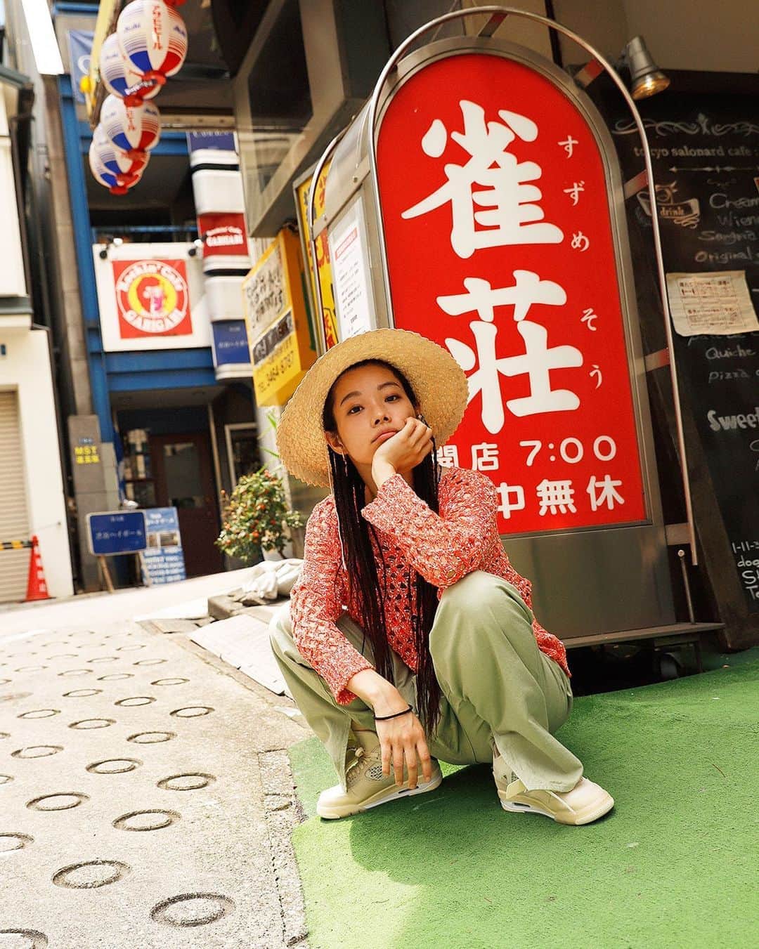 Droptokyoさんのインスタグラム写真 - (DroptokyoInstagram)「TOKYO STREET STYLE⁣⁣ ⁣⁣ Name: @xiangyu_gyouza Occupation: #Artist Top: #Vintage Pants: #Vintage Shoes: #NIKE Hat: #Vintage #streetstyle#droptokyo#tokyo#japan#streetscene#streetfashion#streetwear#streetculture#fashion#ストリートファッション#コーディネート#tokyofashion#japanfashion⁣⁣⁣⁣ Photography: @yuri_horie_」8月30日 18時35分 - drop_tokyo