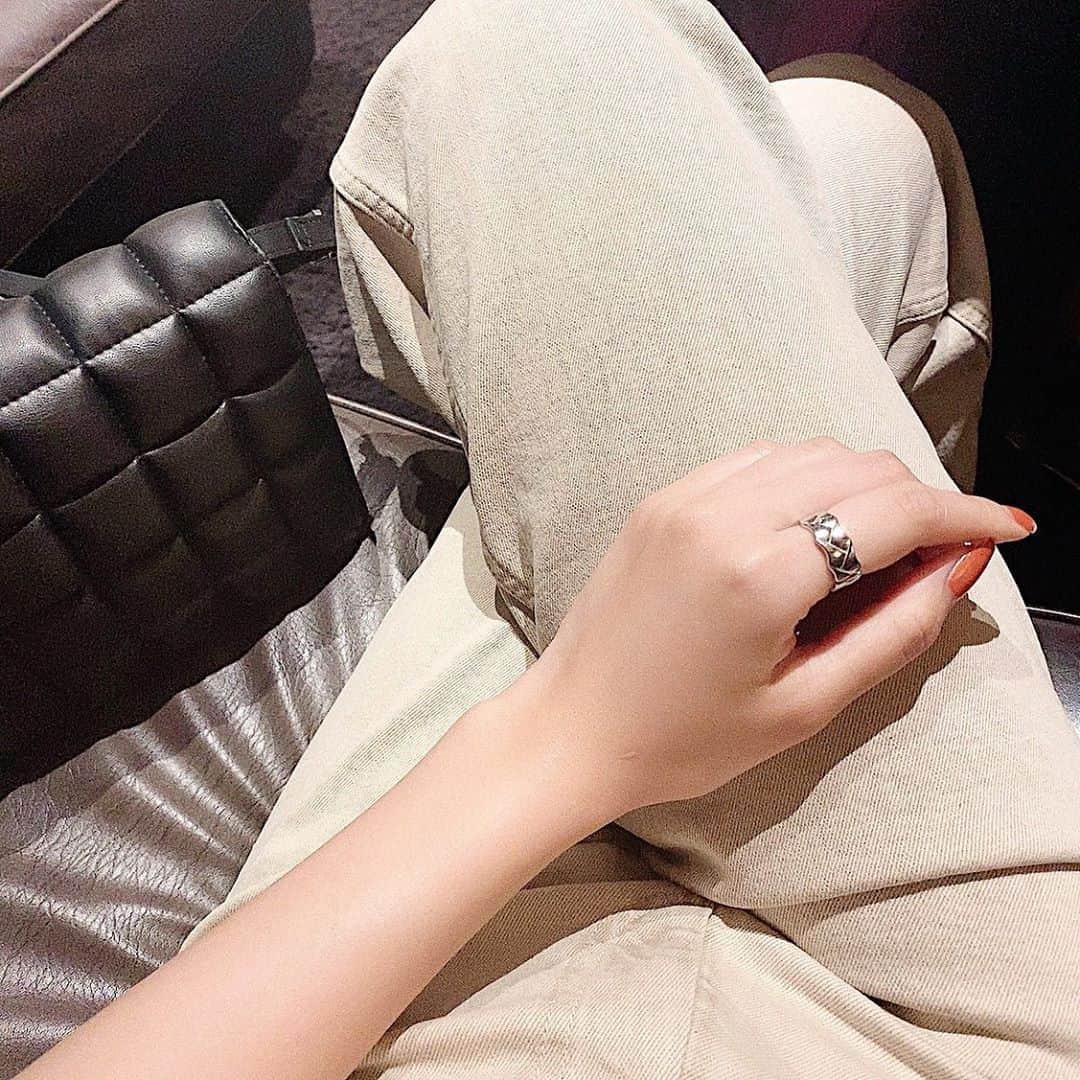 のインスタグラム：「. 質問頂いてたカバンは h&mのものです👀 . . .  #code#outfit#ootd #zara  #h&m#uniqlo  #コーデ#休日コーデ #プチプラ #プチプラコーデ #カジュアルコーデ #購入品#ザラ#ユニクロ #デニムコーデ #デニム」