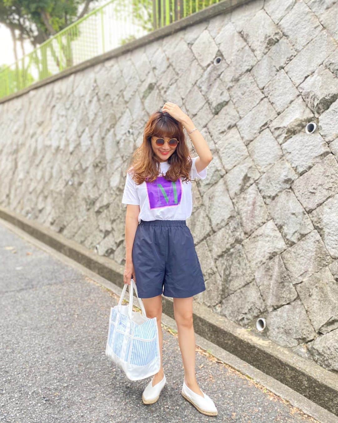 Mai Wakimizuのインスタグラム：「今日のcoordinate♡Rosy Monsterのショーパンは今回も2色買い＼(^o^)／シルエットも生地感もめちゃくちゃ好み♡楽ちんなのでお家でも履いてます♡ #wakkinstyle#ootd#coordinate#ママコーデ tops:#linkable @linkable_official pants＆bag:#rosymonster @rosy_monster  shoes:#celine sunglasses:#oliverpeoples ×#therow」