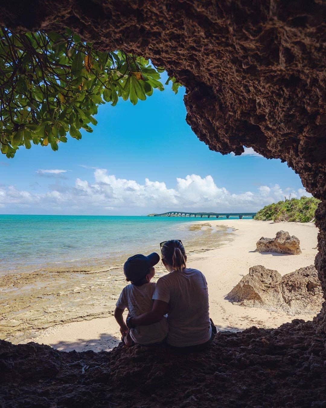 Be.okinawaさんのインスタグラム写真 - (Be.okinawaInstagram)「Enjoy the moment with your beloved family while listening to the sound of the waves. Anyone would love to share this scenery in Mother Nature with a special person.  📍:Ikema Island, Miyako Region 📷: @aiumi0926 Thank you for your heartwarming picture.  We look forward to welcoming you when things settle down. Stay safe! #staysafe #okinawaathome  Tag your own photos from your past memories in Okinawa with #visitokinawa / #beokinawa to give us permission to repost!  #ikemaisland #miyakoislands #池間島 #宮古群島 #이케마섬 #미야코제도 #宮古諸島 #island  #japan #travelgram #instatravel #okinawa #doyoutravel #japan_of_insta #passportready #japantrip #traveldestination #okinawajapan #okinawatrip #沖縄 #沖繩 #오키나와 #打卡 #여행스타그램 #家族 #family」8月30日 19時00分 - visitokinawajapan