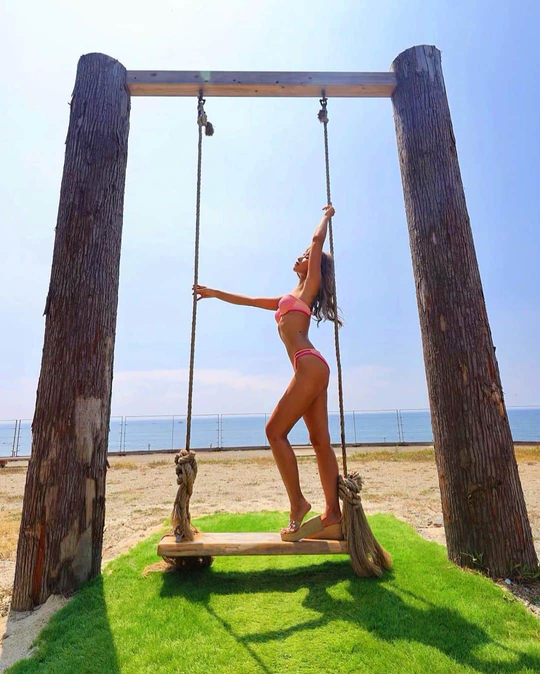 NAHOさんのインスタグラム写真 - (NAHOInstagram)「夏って気持ちいぃね🌺💋 . . 初めて名古屋での撮影❤️ 大好きな海での撮影はとんでもなく楽しくて気持ち良くて、 いい写真がたーくさん撮れたよっ☺︎🌈 . . 可愛いブランコにのって🧚🏽‍♀️💕🎶 風に吹かれました♡♡♡ . photo by 📸 @shinichiyasuda ✨ . . . #cyberjapan #NAHO #summer #beach #oceanview #summergirl #bikini #bikinigirl #photo #photography #shooting #cyberjapandancers #model  #japanesegirl #nature  #サイバージャパン #夏 #ビキニ #海 #海大好き #ビーチ #撮影 #モデル #フォトジェニック #カメラ #写真 #水着 #ブランコ #夏大好き #自然」8月30日 19時00分 - naho25__kai_noa